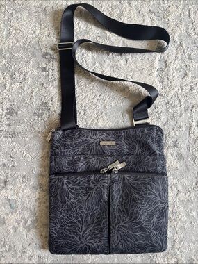 Baggallini Black Floral-Print Crossbody Bag includes wallet see pics